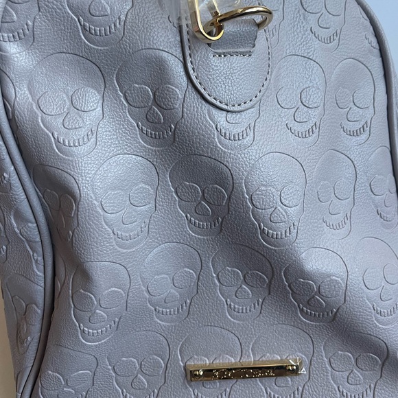 NEW Betsey Johnson SKULLS Weekender Dufflel - Halloween Gray Large Bag w tag - Picture 11 of 11